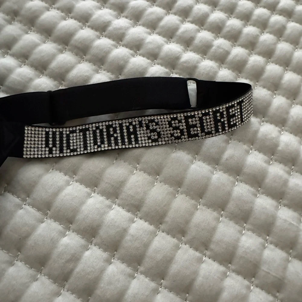 Victoria's Secret Black Bra and Panty Set - Picture 4 of 6